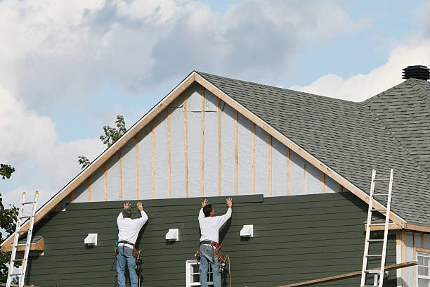 Professional Siding technician working in Dallastown, PA